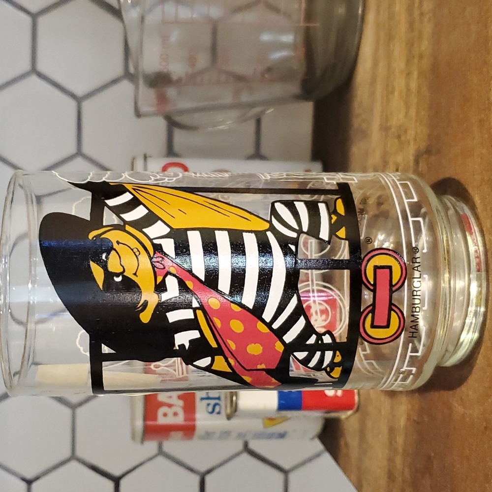 Hamburglar - VINTAGE 1977 MCDONALDLAND Hamburglar glass